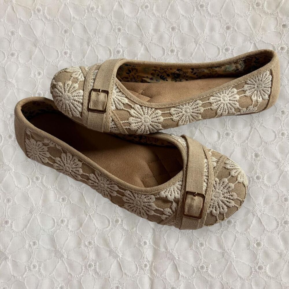 Vintage Y2K Basic Editions Tan Floral Lace Buckle Ballet Flats